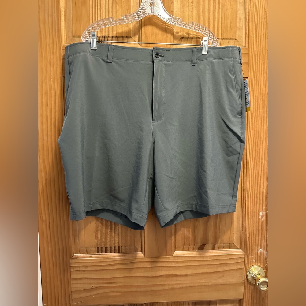 Men’s Jack Nicklaus Golf Shorts in gray. Size 44